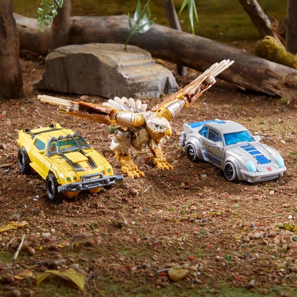 Official Image Of Transformers Rise Of The Beasts Jungle Mission 3 Pack BUMBLEBEE, AIRAZOR, AND AUTOBOT MIRAGE  (2 of 7)